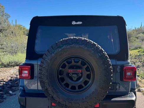 Used 2025 Jeep Wrangler Unlimited Rubicon 392 image 5