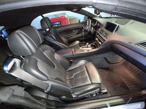 Used 2013 BMW M6 Convertible image 13