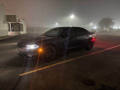 Used 2016 Dodge Charger SXT w/ Rallye Group image 2