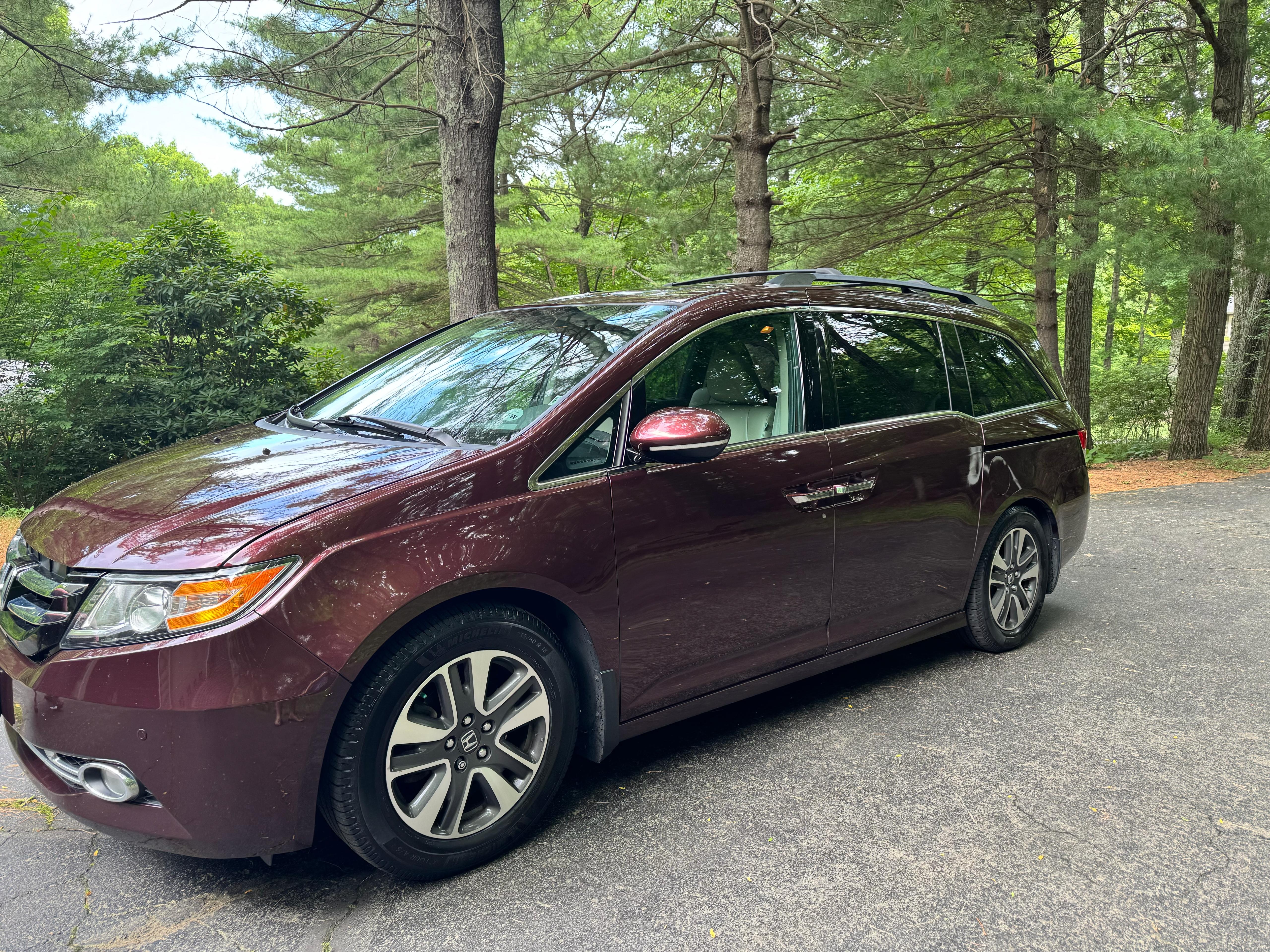 Used 2014 Honda Odyssey Touring Elite image 2