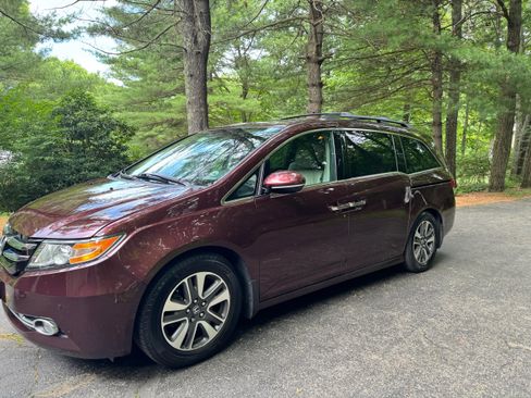 Used 2014 Honda Odyssey Touring Elite image 2