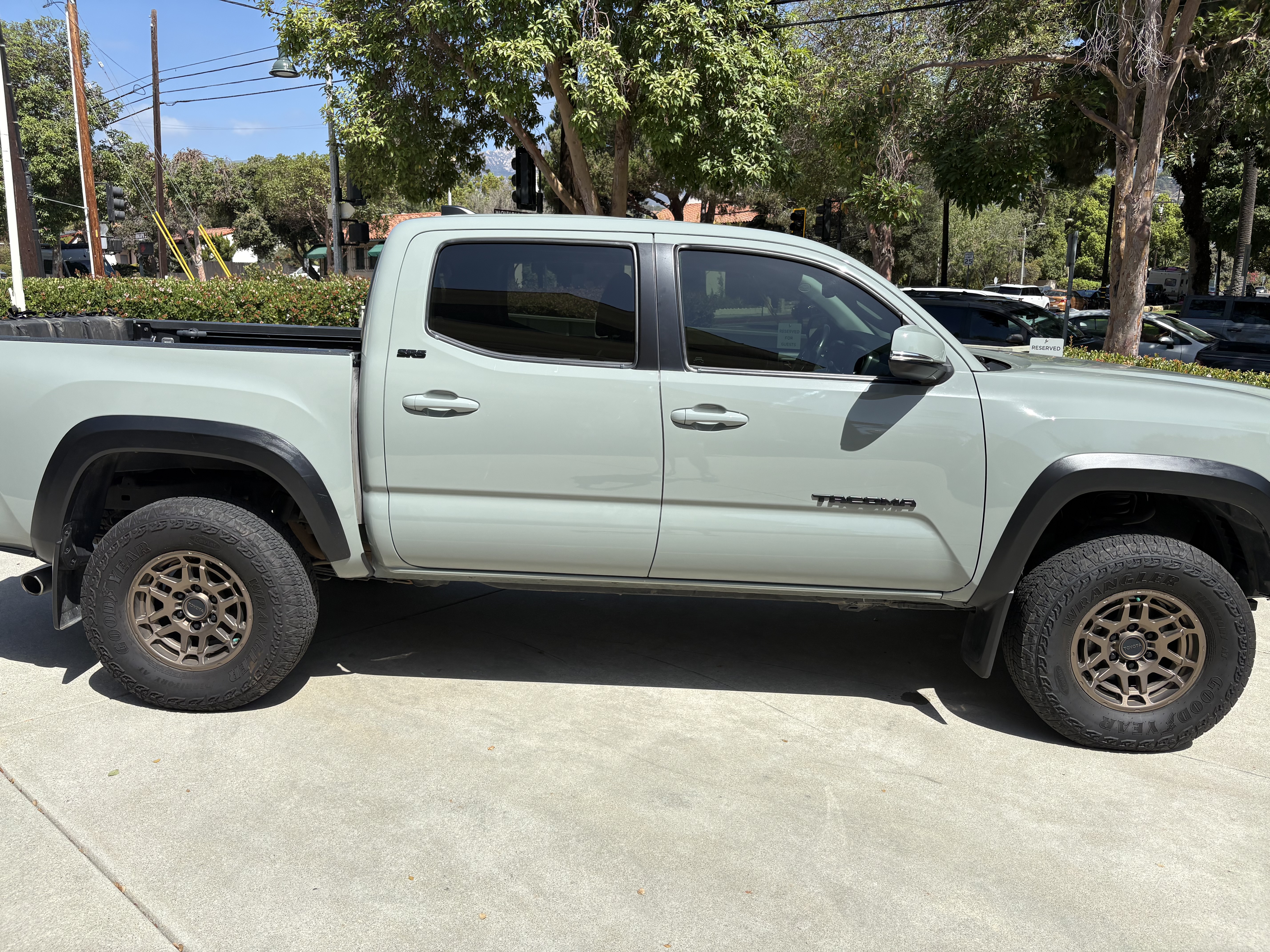 Used 2022 Toyota Tacoma SR5 w/ Trail Edition AWD/4WD image 1