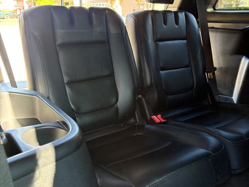 Used 2017 Ford Explorer XLT w/ Equipment Group 202A image 16