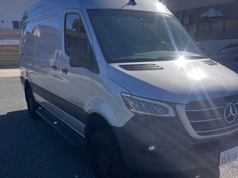 Used 2024 Mercedes-Benz Sprinter 2500 image 4