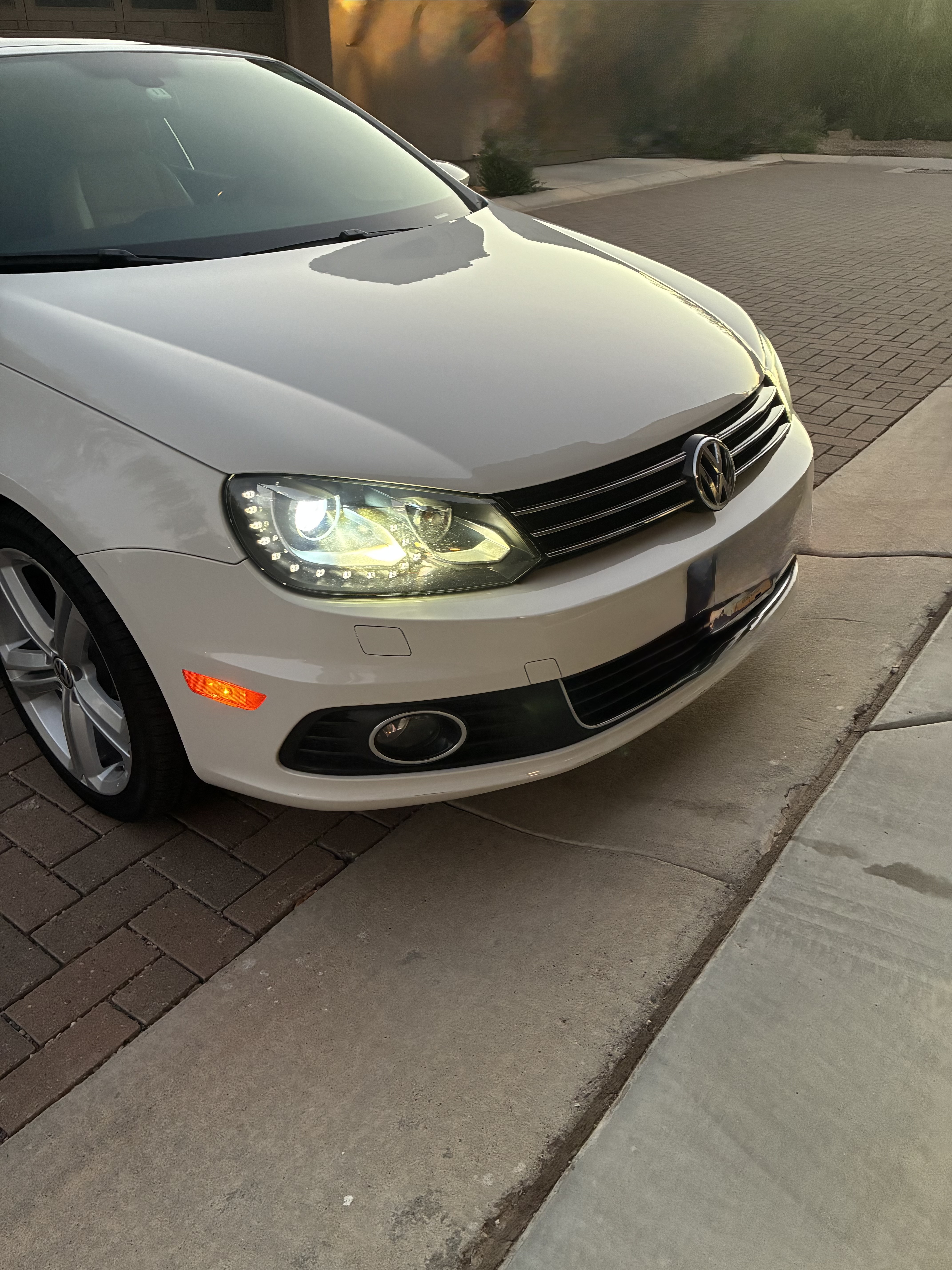Used 2013 Volkswagen Eos Lux FWD image 18