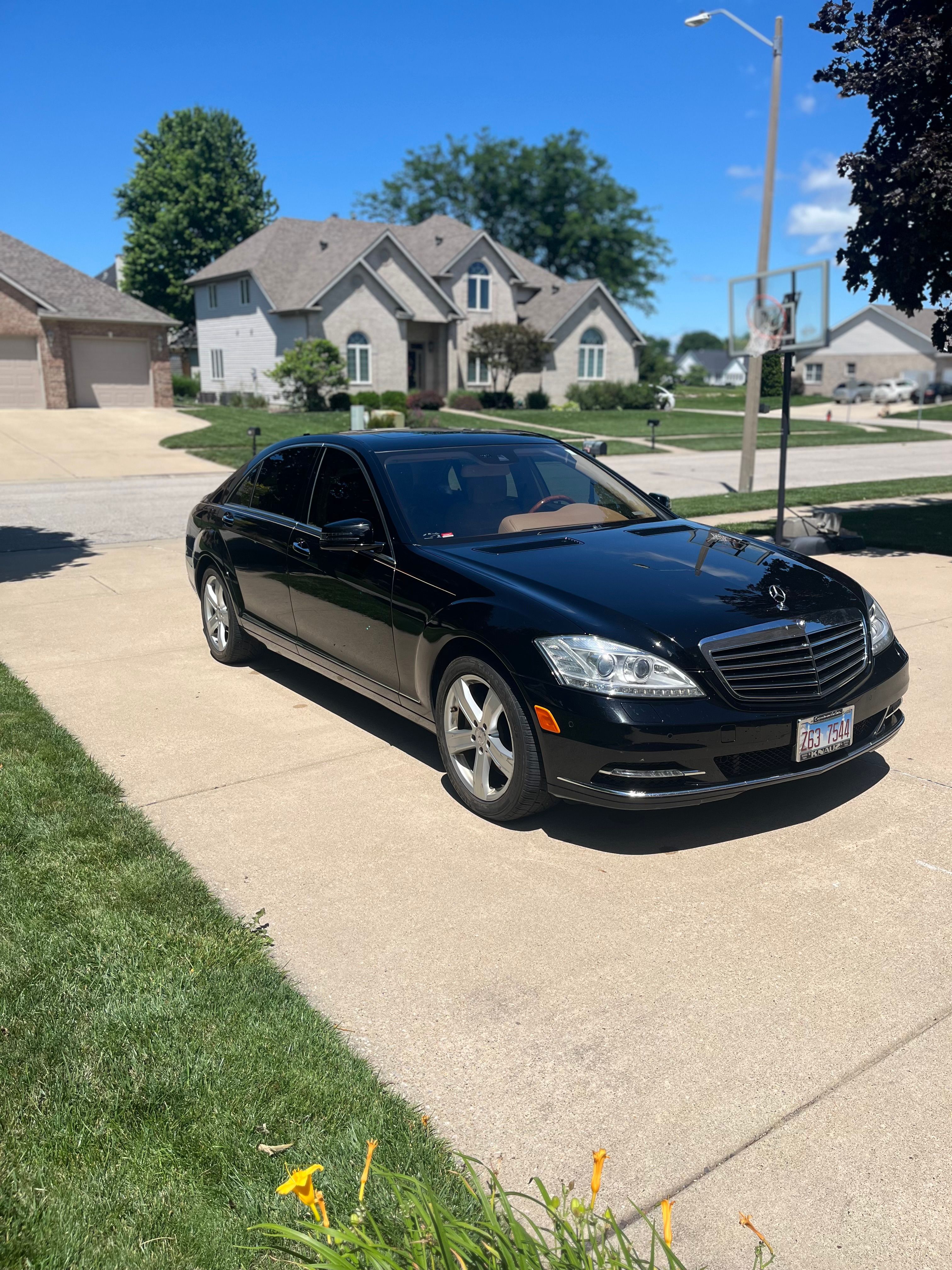 Used 2011 Mercedes-Benz S 550 4MATIC image 1