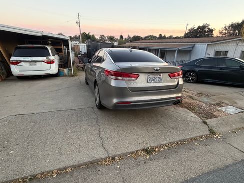 Used 2018 Kia Optima LX w/ 17" Alloy Wheels Package image 13