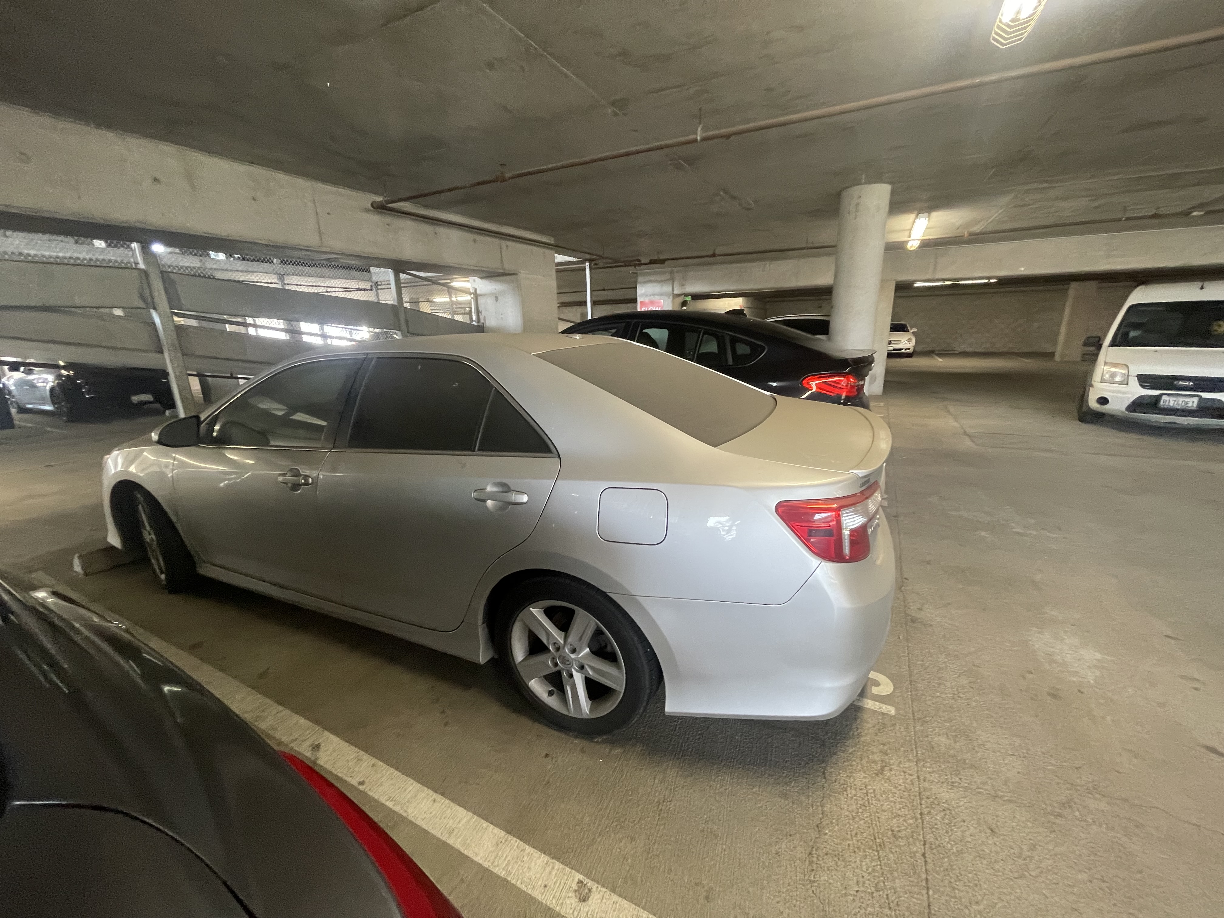 Used 2014 Toyota Camry SE w/ Moonroof Package FWD image 10
