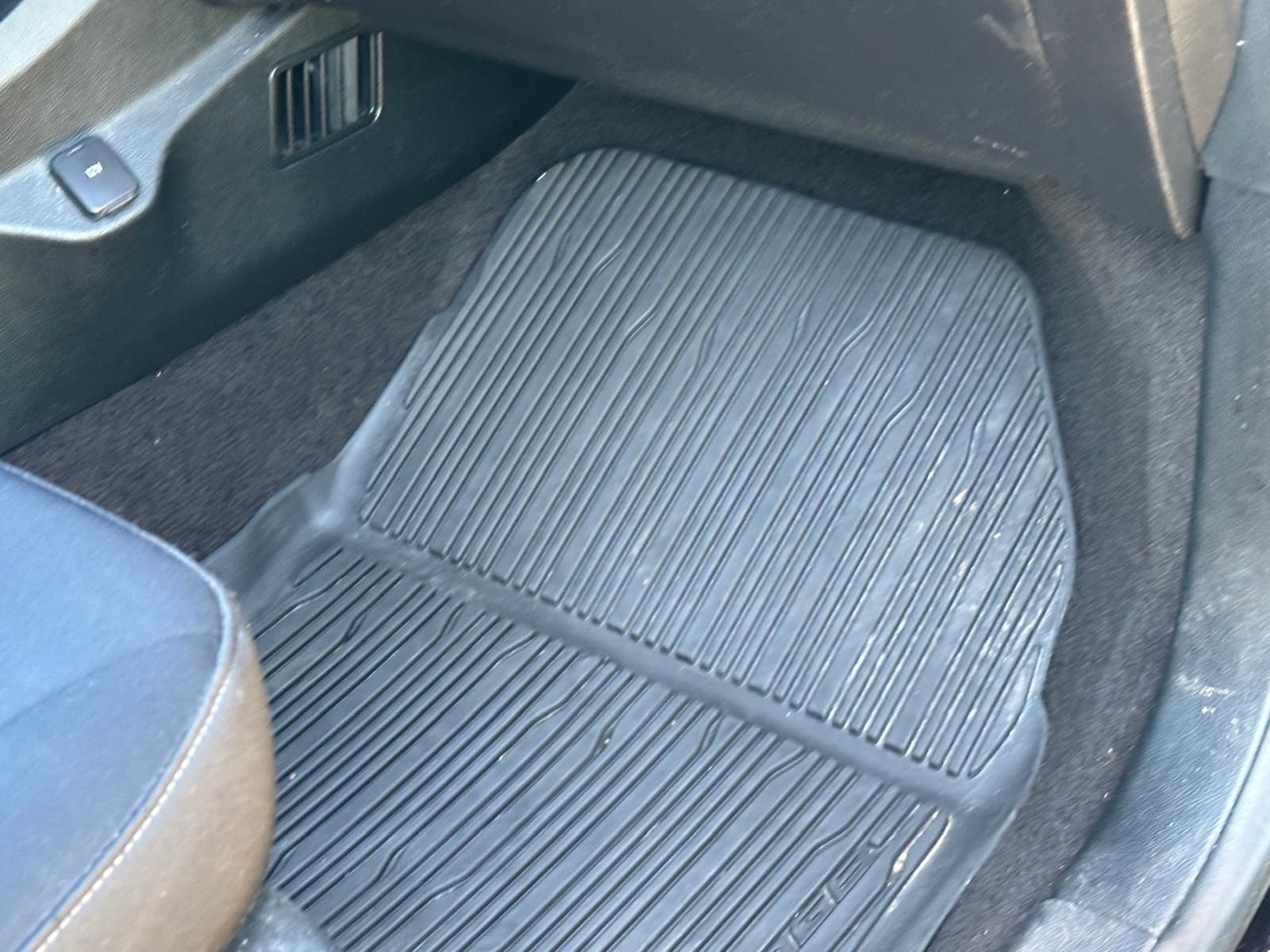 Used 2019 Ford Edge SE w/ Cargo Accessory Package FWD image 8