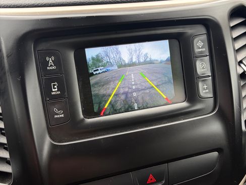 Used 2016 Jeep Cherokee Latitude w/ Cold Weather Group AWD/4WD image 14