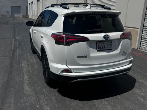 Used 2018 Toyota RAV4 XLE w/ Convenience Package AWD/4WD image 8