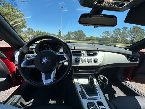 Used 2015 BMW Z4 sDrive28i image 12