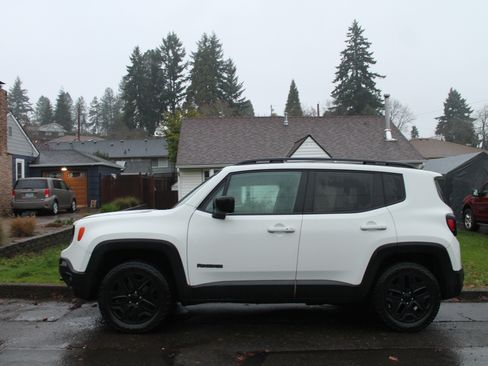 Used 2018 Jeep Renegade Sport w/ Power & Air Group image 4