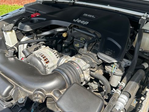 Used 2019 Jeep Wrangler Sport AWD/4WD image 17