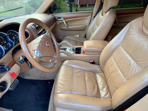 Used 2004 Porsche Cayenne Turbo image 11