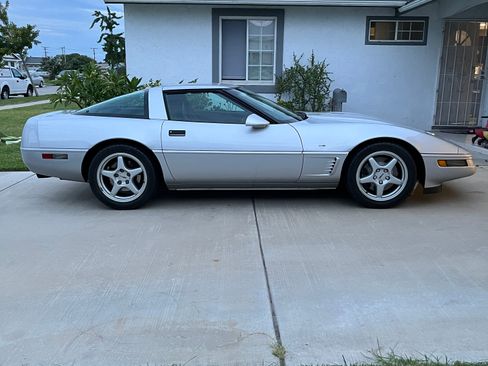 Used 1996 Chevrolet Corvette Coupe image 5