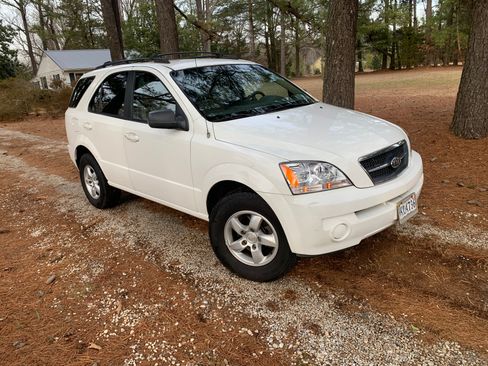 Used 2006 Kia Sorento LX image 2