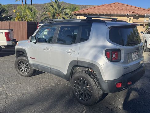 Used 2016 Jeep Renegade Trailhawk image 6