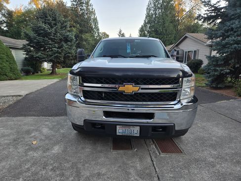 Used 2013 Chevrolet Silverado 3500 LT image 2
