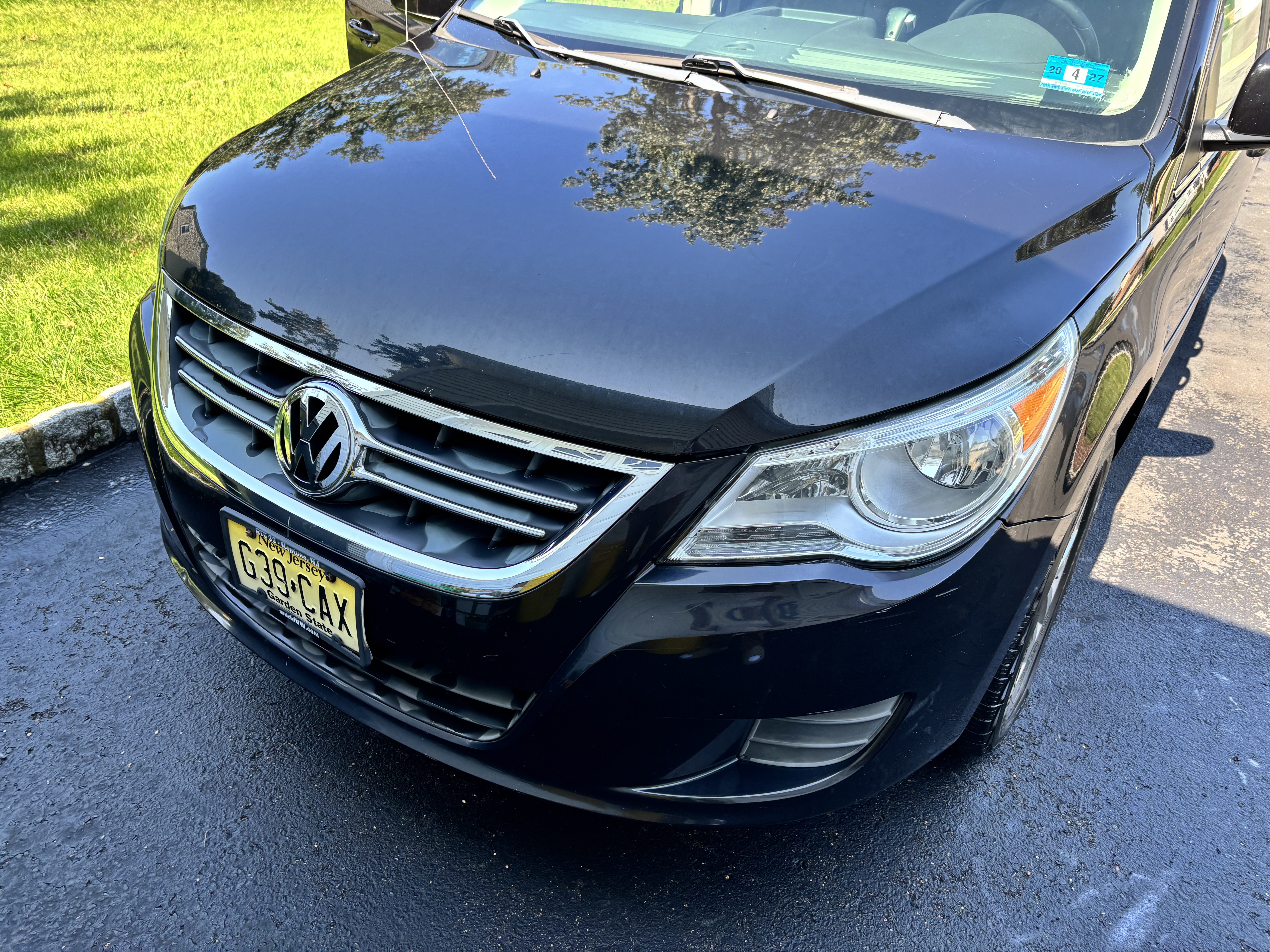 Used 2012 Volkswagen Routan SE FWD image 13