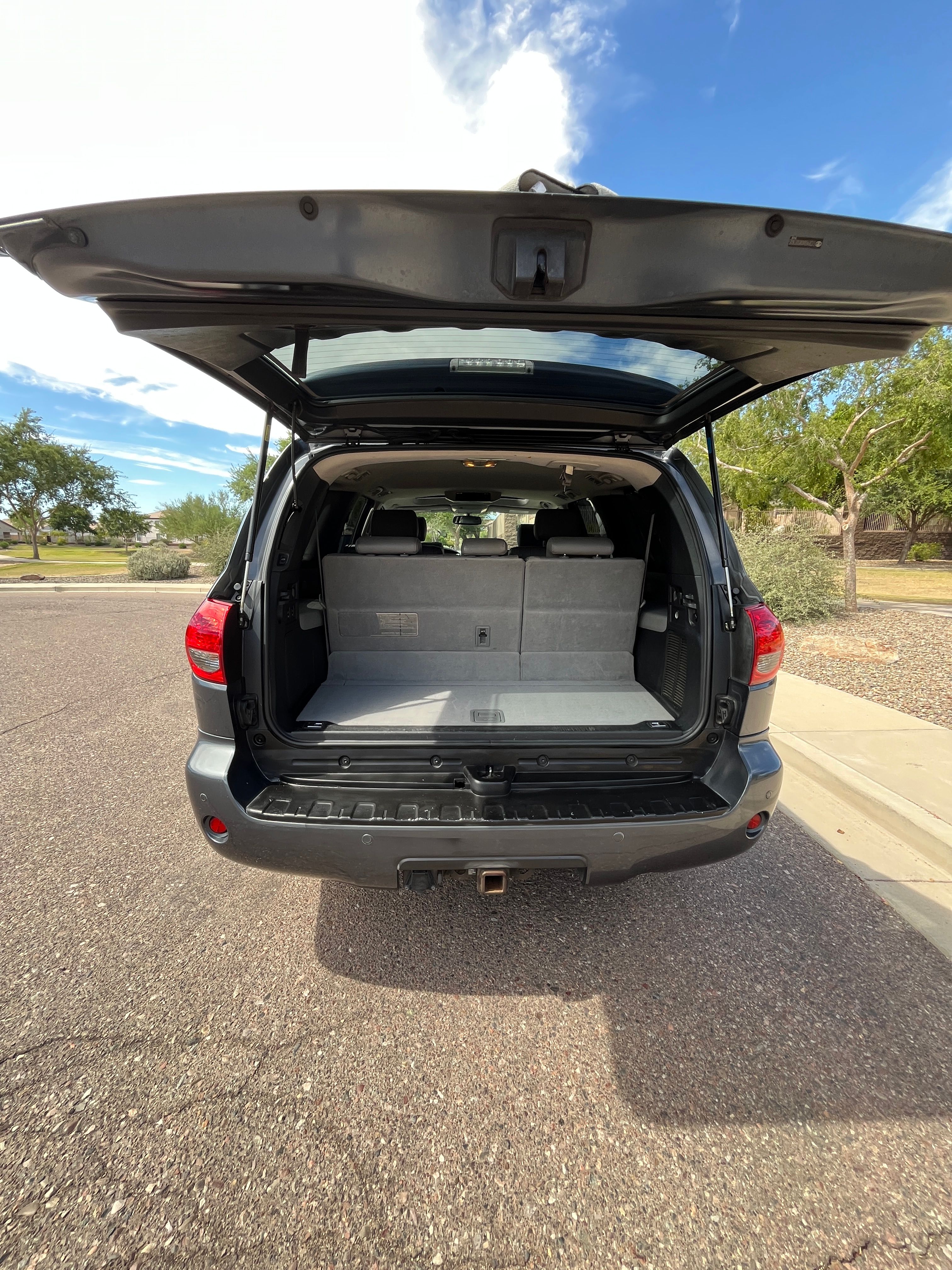 Used 2008 Toyota Sequoia Limited w/ Cold Area Pkg AWD/4WD image 9