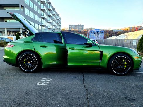 Used 2018 Porsche Panamera 4 image 2