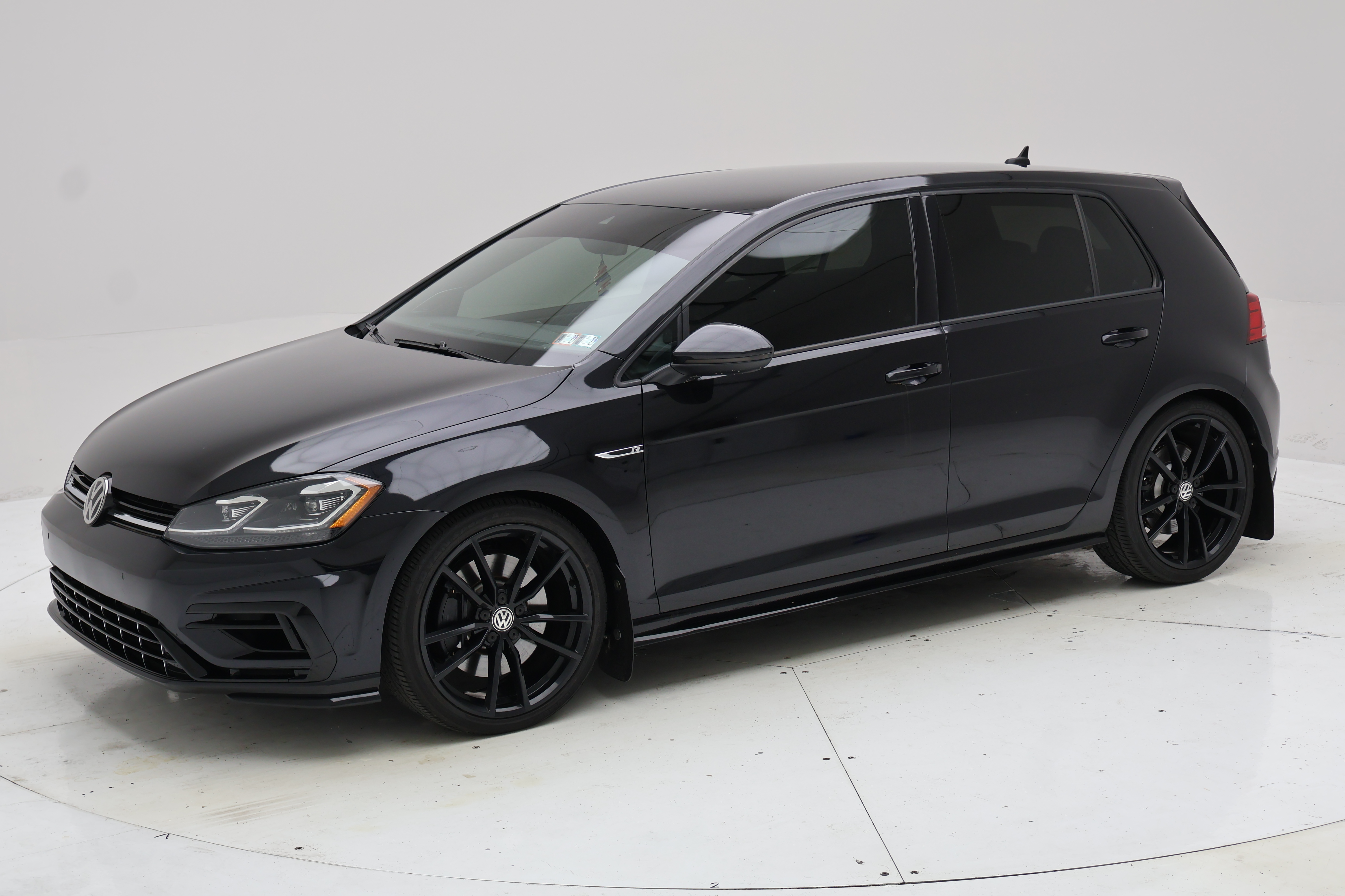 Used 2019 Volkswagen Golf R 4-Door AWD/4WD image 2