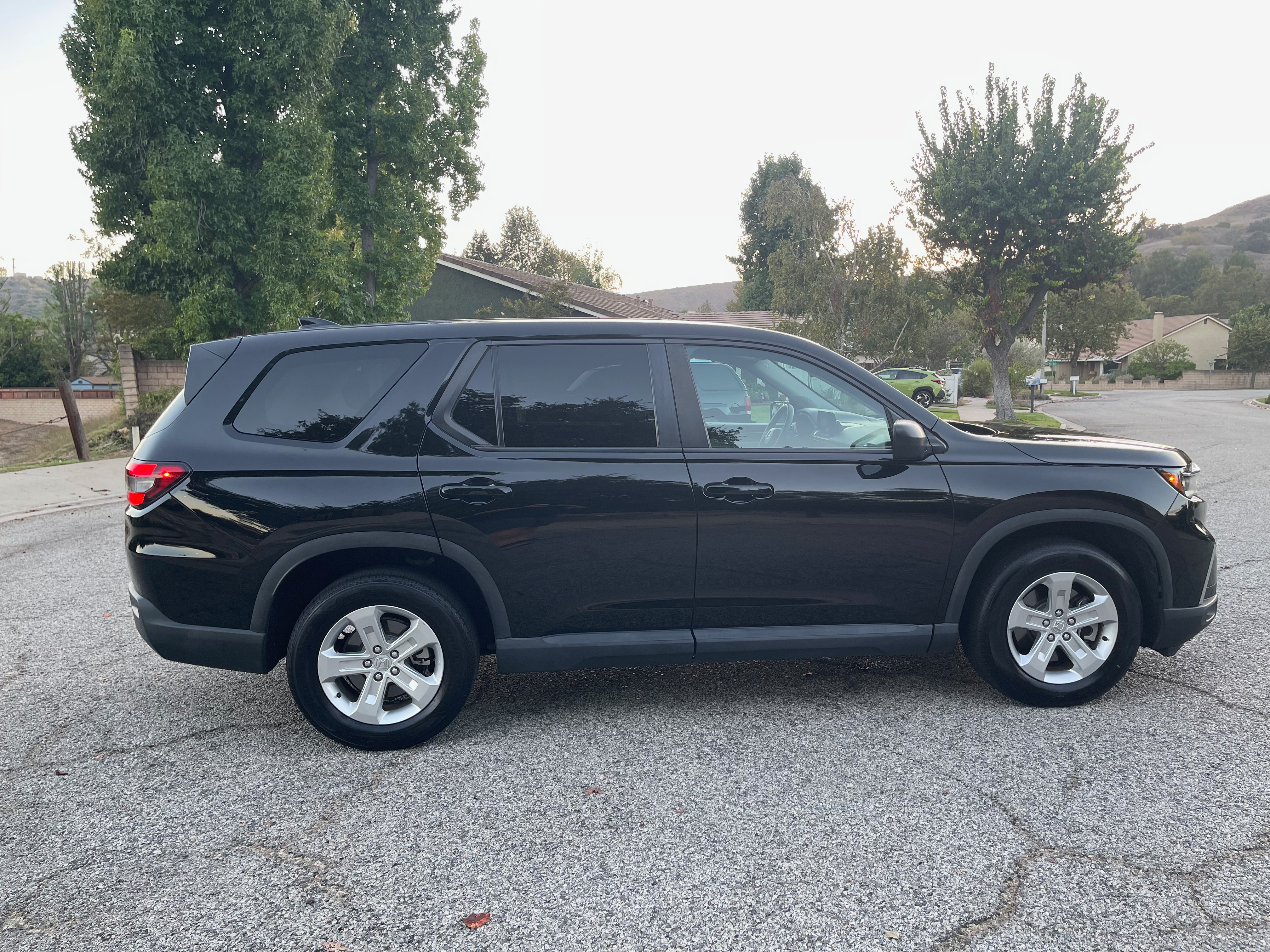 Used 2023 Honda Pilot LX image 9