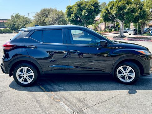 Used 2021 Nissan Kicks S FWD image 10