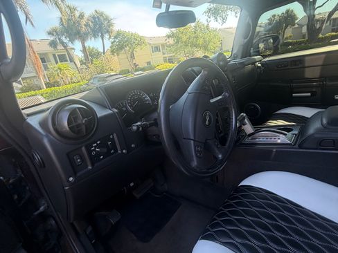 Used 2005 HUMMER H2 SUT w/ Preferred Equipment Group AWD/4WD image 11