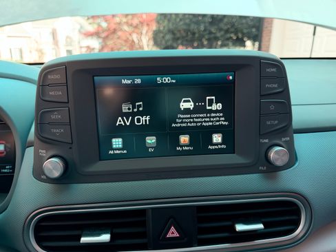 Used 2021 Hyundai Kona Limited image 9