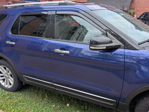 Used 2015 Ford Explorer XLT image 4