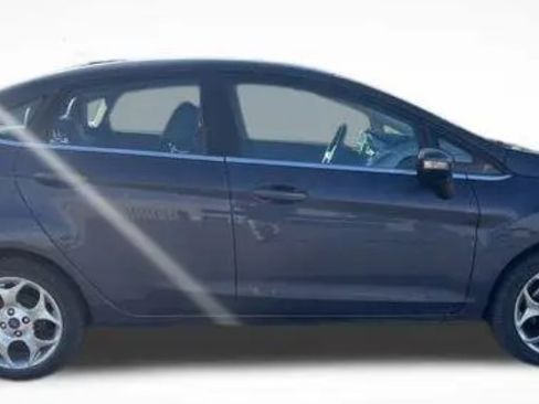 Used 2013 Ford Fiesta SE image 3