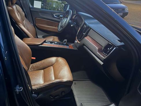 Used 2023 Volvo XC60 B5 Plus w/ Climate Package image 11