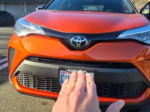 Used 2020 Toyota C-HR XLE Sport Utility 4D image 8