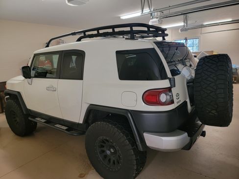 Used 2012 Toyota FJ Cruiser Sport Utility 2D image 11