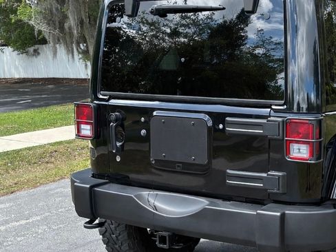 Used 2011 Jeep Wrangler Unlimited Sahara w/ Connectivity Group AWD/4WD image 9