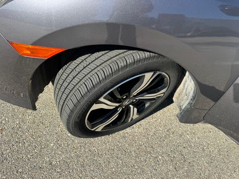 Used 2017 Honda Civic Touring image 10