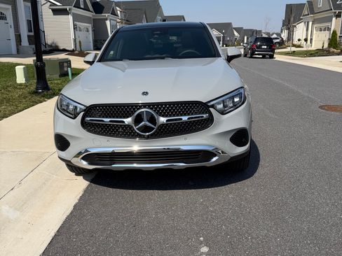 Used 2025 Mercedes-Benz GLC 300 4MATIC image 9