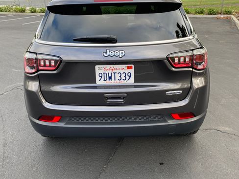 Used 2022 Jeep Compass Latitude FWD image 5