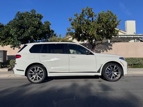 Used 2021 BMW X7 M50i image 9