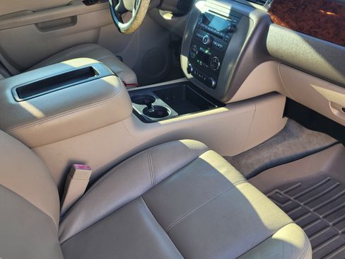 Used 2012 GMC Yukon SLT w/ SLT-2 Equipment Package image 8