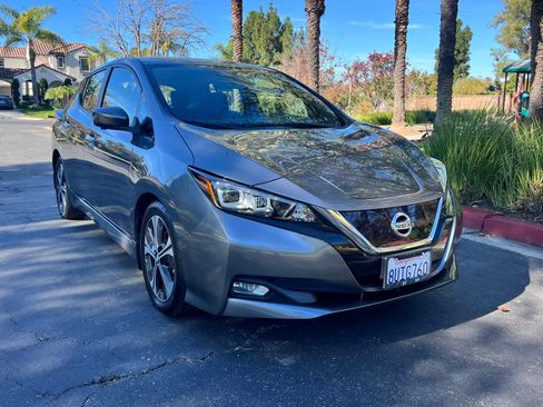 Used 2020 Nissan Leaf SV w/ SV Technology Package image 1
