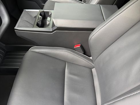 Used 2025 Tesla Cybertruck AWD Crew Cab image 18
