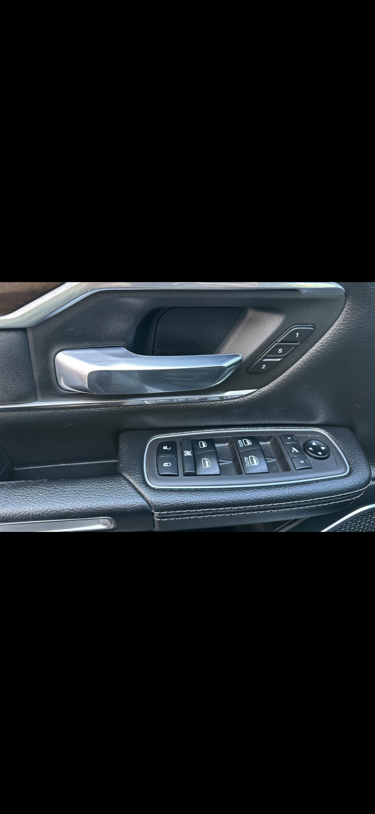 Used 2019 RAM 1500 Laramie AWD/4WD image 21