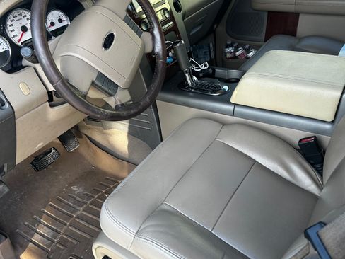 Used 2005 Ford F150 Lariat image 9