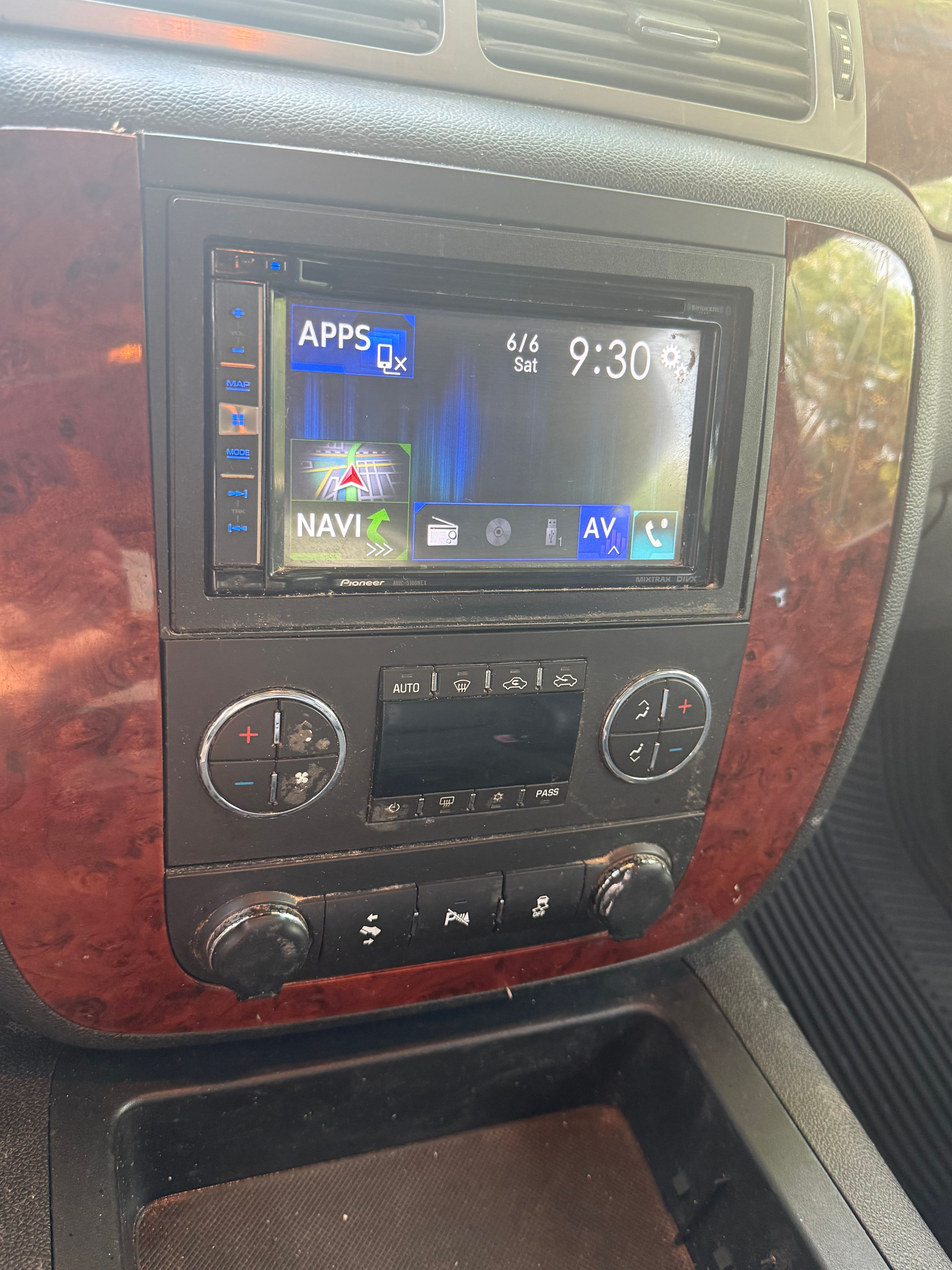 Used 2013 Chevrolet Avalanche LT w/ All-Star Edition AWD/4WD image 11