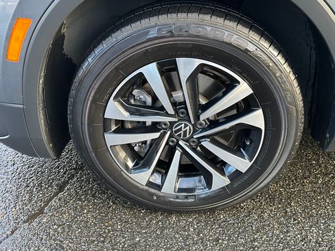 Used 2023 Volkswagen Tiguan S image 9