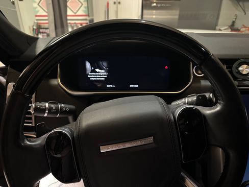 Used 2019 Land Rover Range Rover HSE image 9