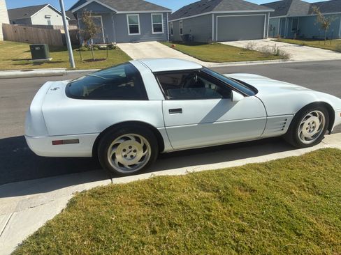 Used 1993 Chevrolet Corvette Coupe image 2
